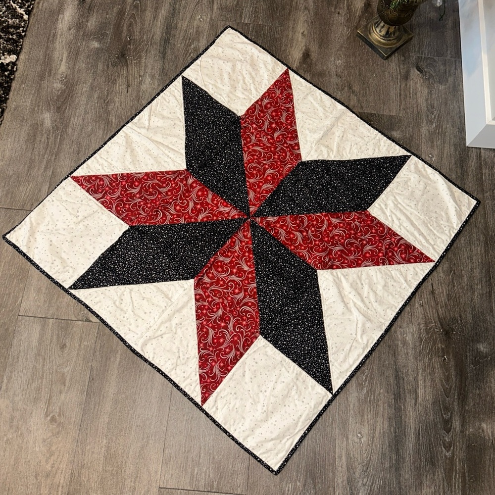 LeMoyne Star 41” x 41” Elegant Star Pattern Quilt Green Red Black reversible